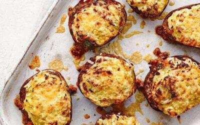 Jacket potatoes with spicy beef